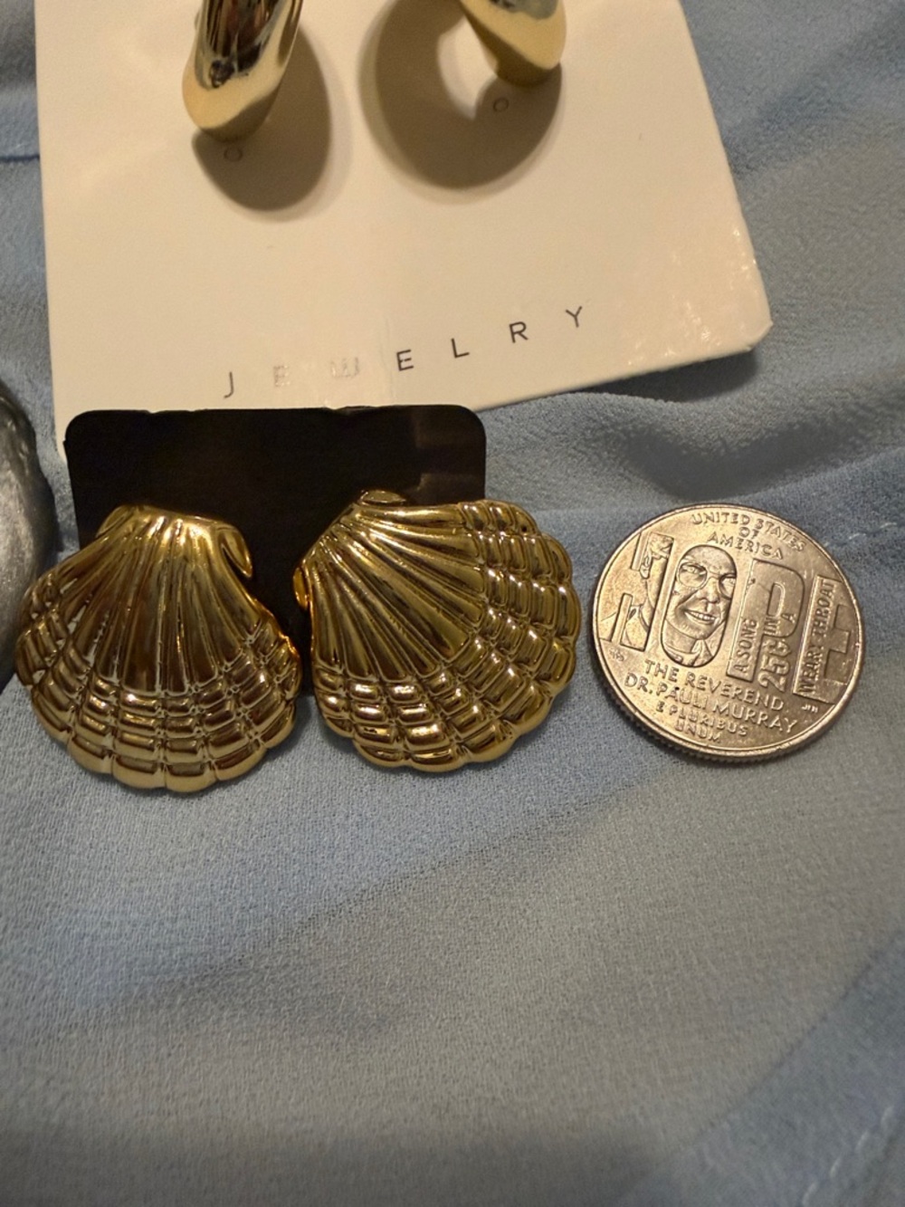 New Earrings Set Hoop Shell Goldtone - Picture 9 of 11